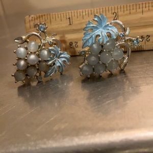 Vintage blue gray grape cluster clip on earrings with enamel leaf, unmarked